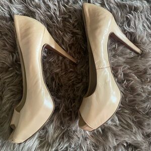 nine west nice peep toe pumps in nude/beige